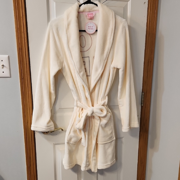 Cream LOVE Embroidered Women's Robe - Picture 2 of 8